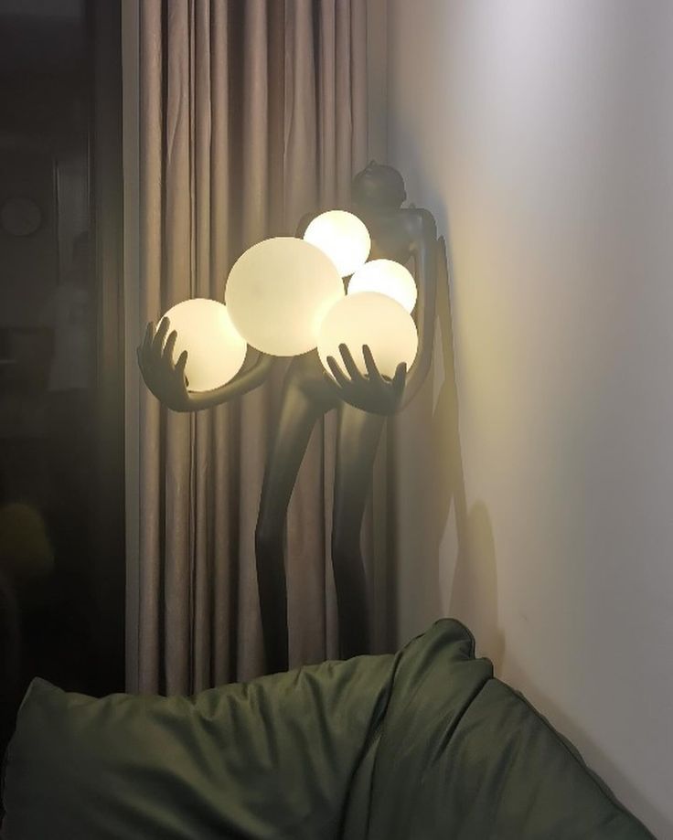 STANDING MAN SCULPUTER LIGHT