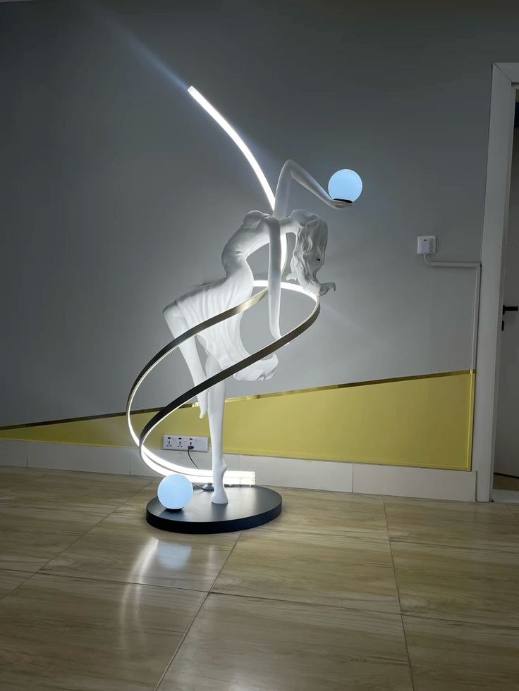 DANCING WOMAN SCULPUTER LIGHT