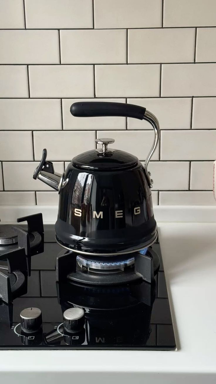 SMEG WHISTLING KETTLE