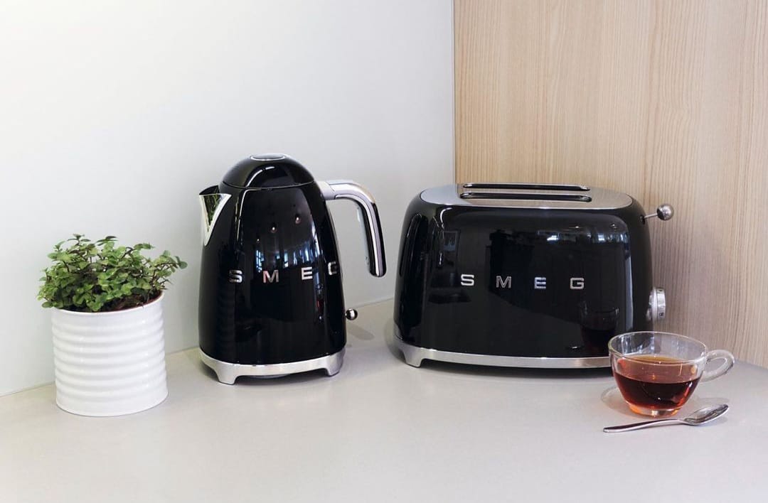 SMEG RETRO STYLE KETTLE AND TOASTER SET BLACK