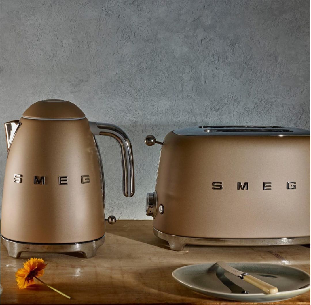 SMEG RETRO STYLE KETTLE AND TOASTER SET MATTE CHAMPAGNE