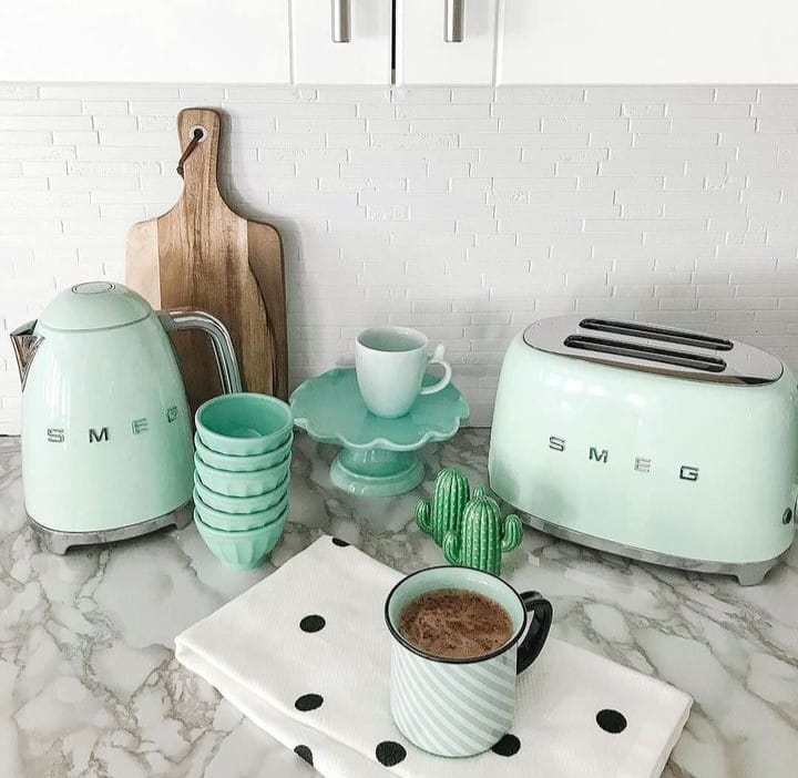 SMEG RETRO STYLE KETTLE AND TOASTER PASTEL GREEN