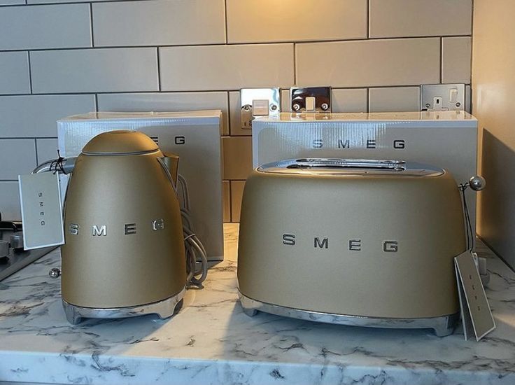 SMEG RETRO STYLE KETTLE AND TOASTER SET MATTE CHAMPAGNE