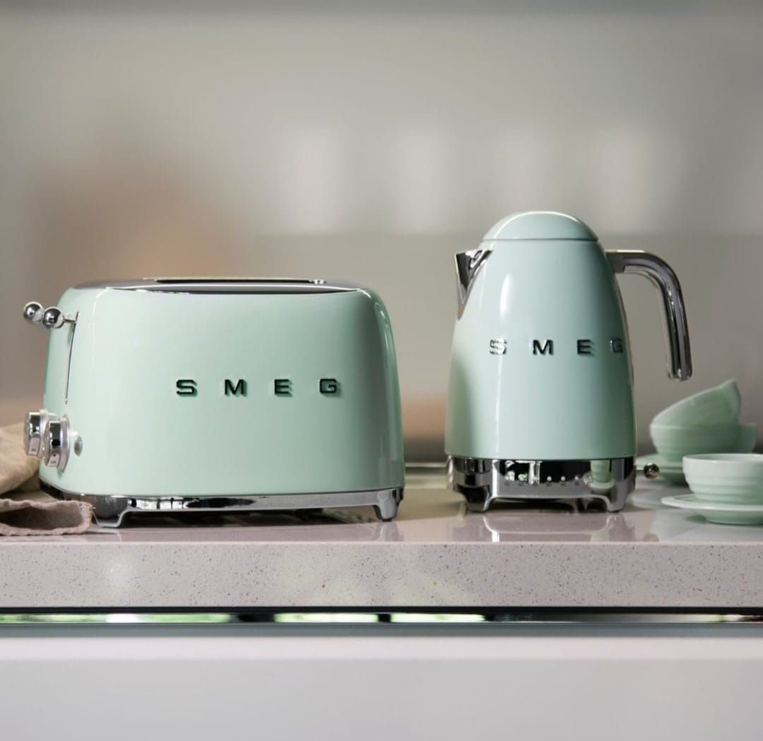 SMEG RETRO STYLE KETTLE AND TOASTER PASTEL GREEN