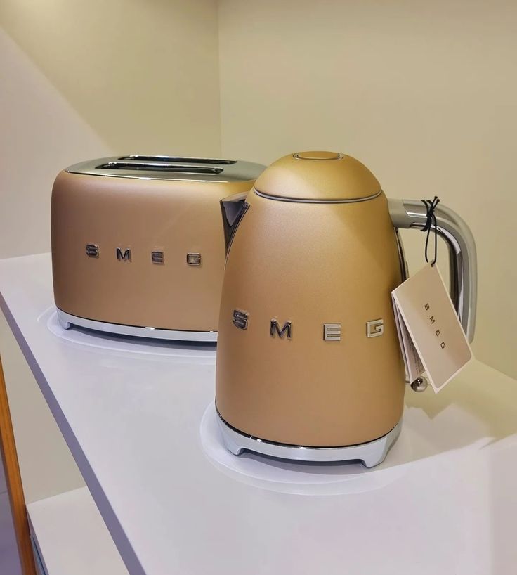 SMEG RETRO STYLE KETTLE AND TOASTER SET MATTE CHAMPAGNE