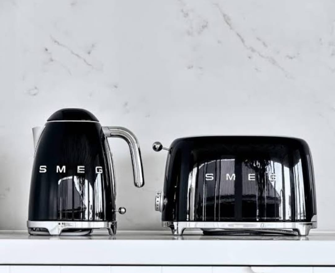 SMEG RETRO STYLE KETTLE AND TOASTER SET BLACK
