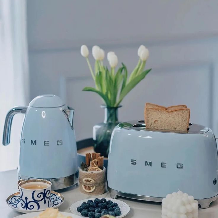SMEG RETRO STYLE KETTLE AND TOASTER SET PASTEL BLUE