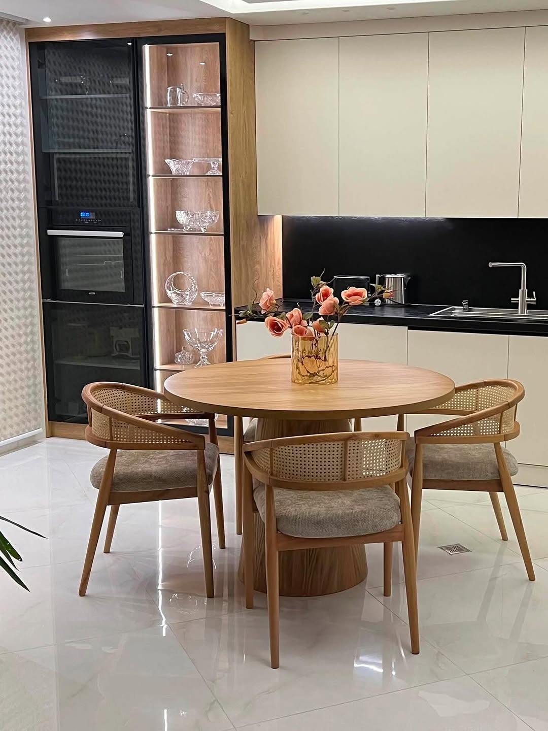 MODERN ROUND PEDESTAL DINING SET